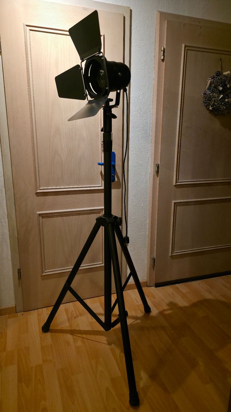 Lampen: Stehlampe, Studio Leuchte, Halogen-Reflektorlampe, Omnilux – Gebraucht aus Sirnach von TheMrFreeman