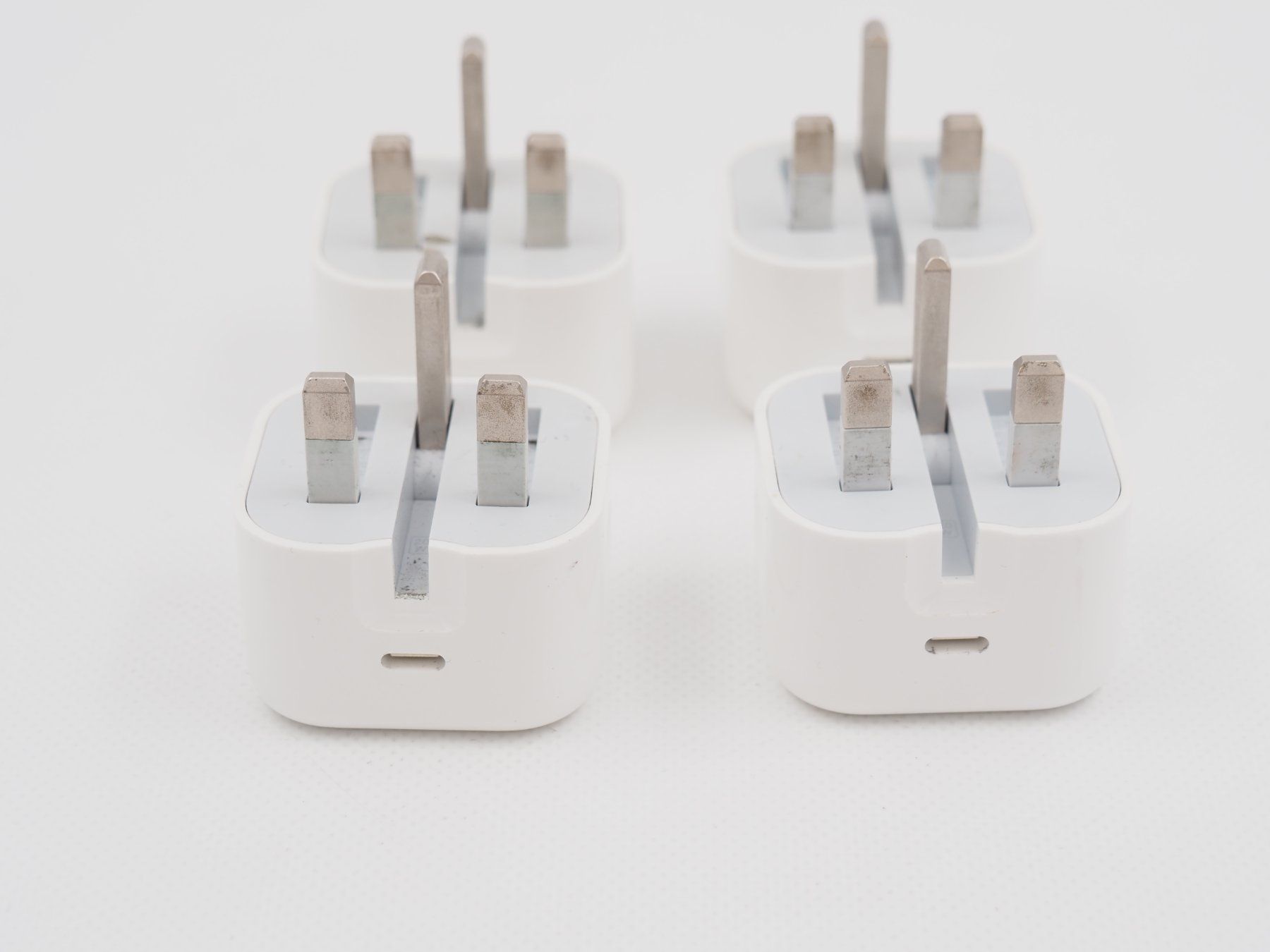Unità & Adattatore: MULTI Ladeadapter 20 Stk. UK-Stecker (26070719) – Usato da Zürich venduto da fundsachenverkauf