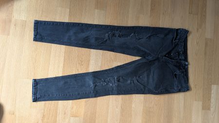 Schwarze Destroyed Jeans, Grösse 32, Top Zustand!