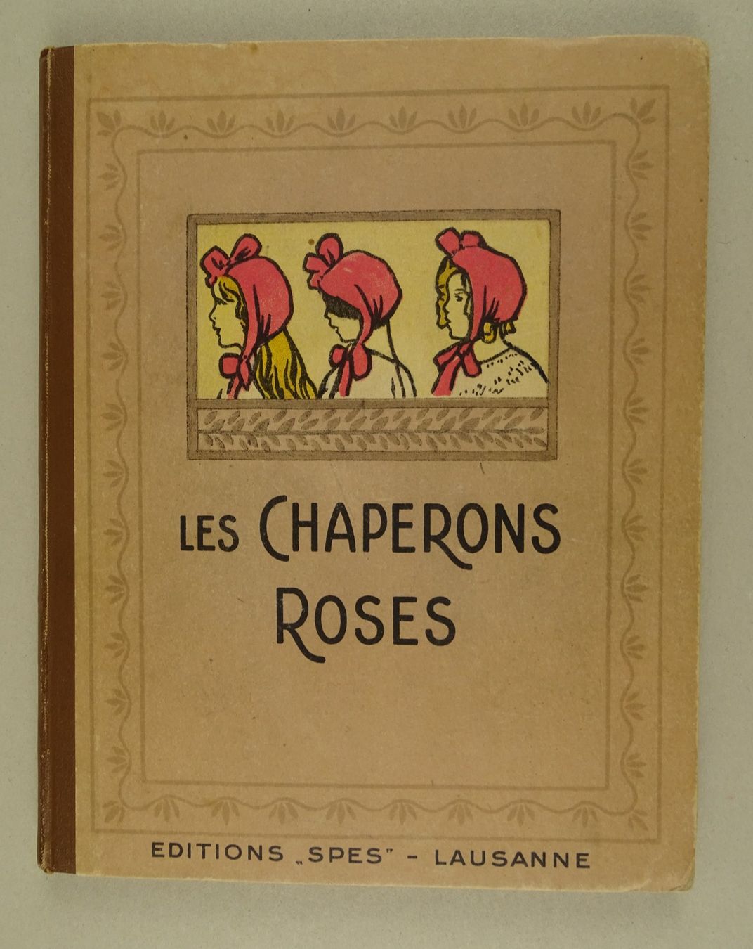 Bücher: LES CHAPERONS ROSES – Gebraucht aus Grüningen von Kartensammler