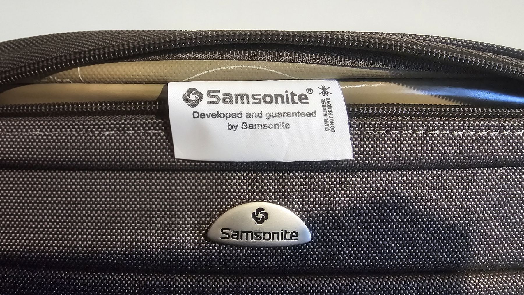 Samsonite Borse: Samsonite Laptoptasche, Top Zustand, Grau, 30x40x15cm, – Nuovo (secondo la descrizione) da Bottmingen venduto da Jbilli 5