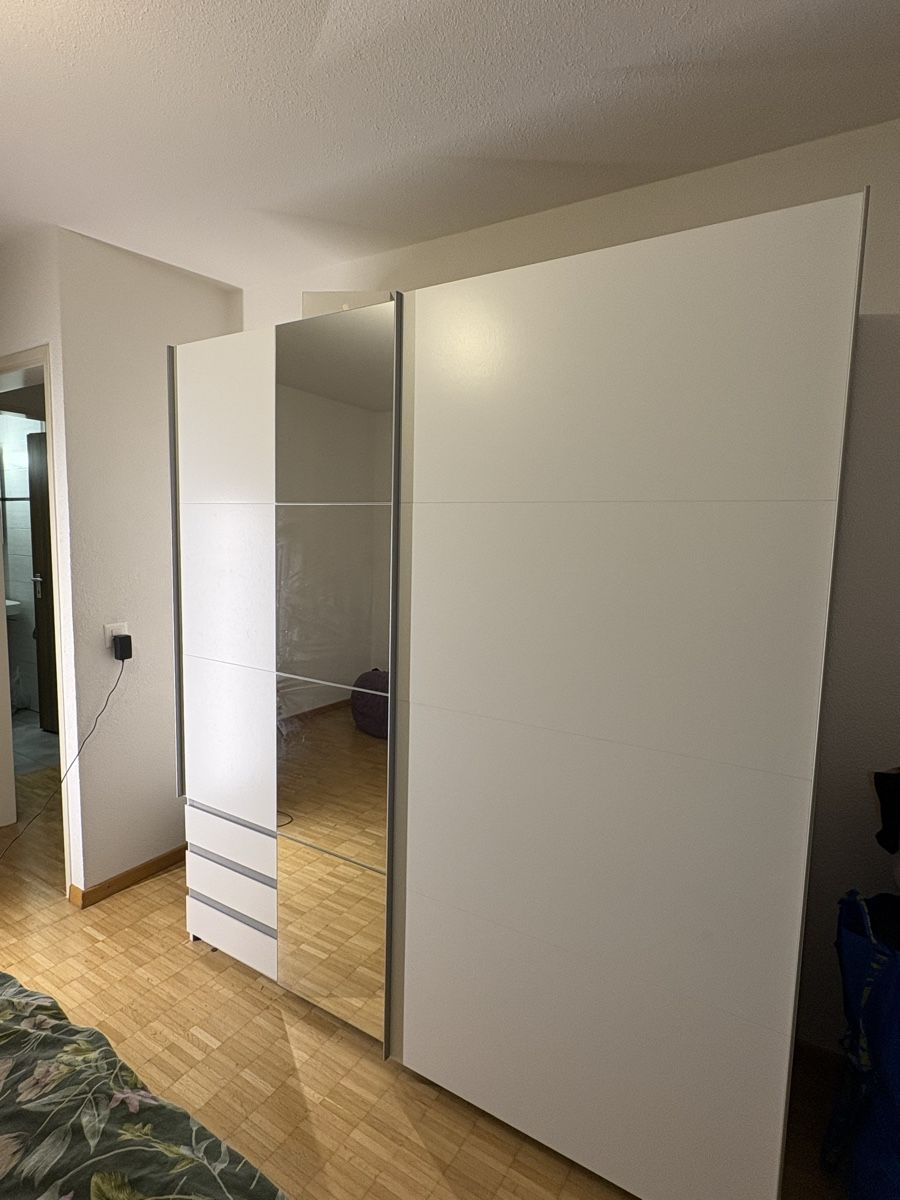 Armoires: Kleiderschrank Gratis – D'occasion à St. Gallen par kre_v9nm 1