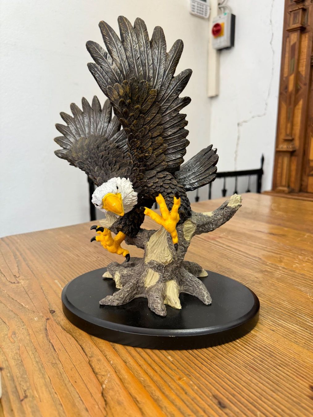 Figuren: Majestic American Bald Eagle Patriot Statue – Gebraucht aus Gsteig b. Gstaad von Auctionly 3
