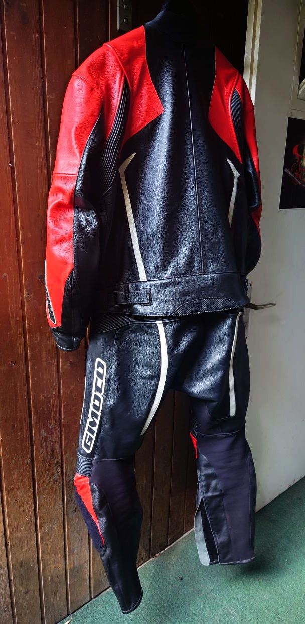 Completi, tute sportive e funzionali: Motorrad Lederkombi XL – Usato da Luzern venduto da jeeeepjeeeep 1
