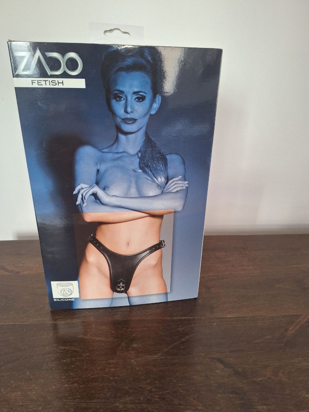 Autres dessous: Lederstring ZADO mit 2 Dildos – Neuf avec emballage d'origine à Fischenthal par Irene69