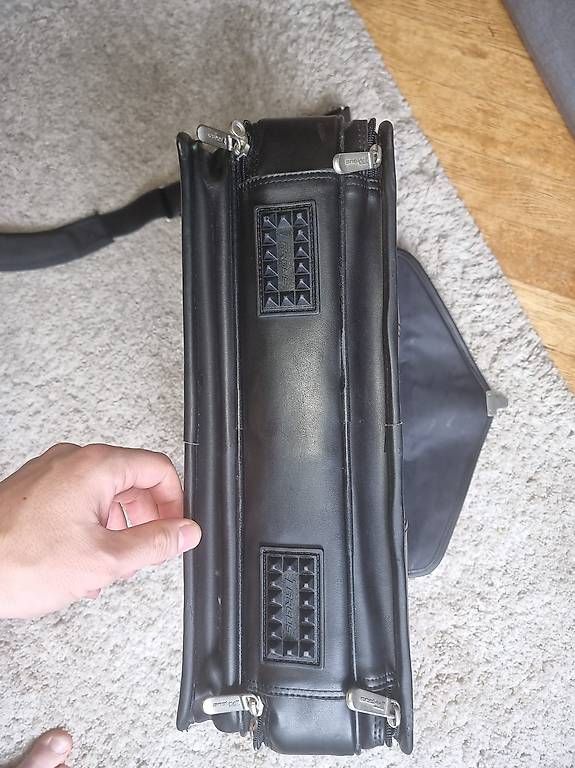 Borse: Hochwertige Laptop Ledertasche – Usato da Horgen venduto da Nautilus_87 4