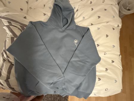 Montez Kapuzenpullover blau mit Druck guter Zustand