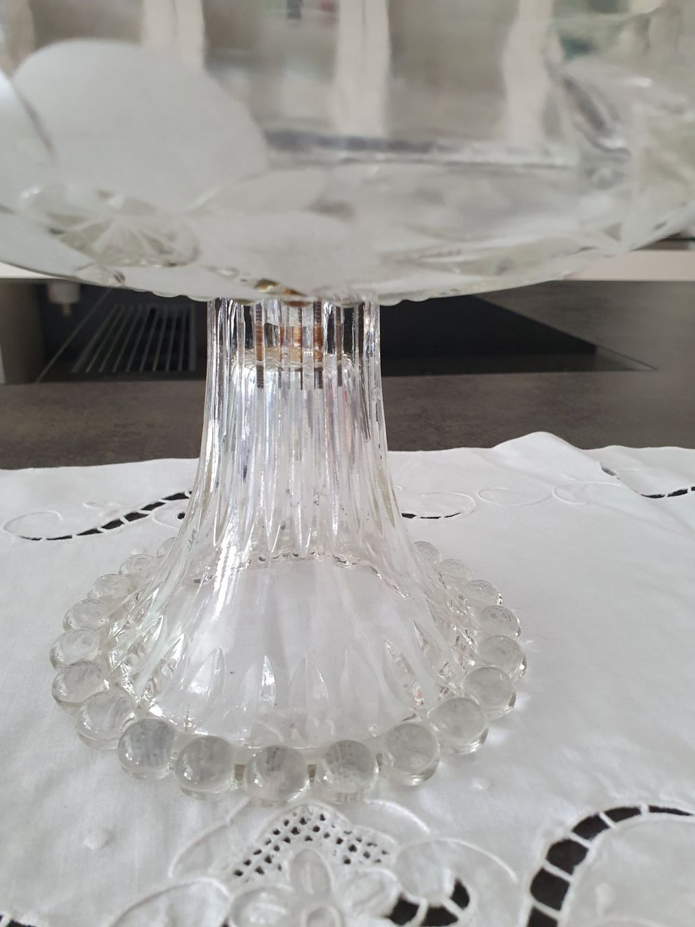 Bicchieri: Glas Obstschale mit Blumenmuster und Kugelfuss – Usato da Reinach venduto da 3Guggerli 3