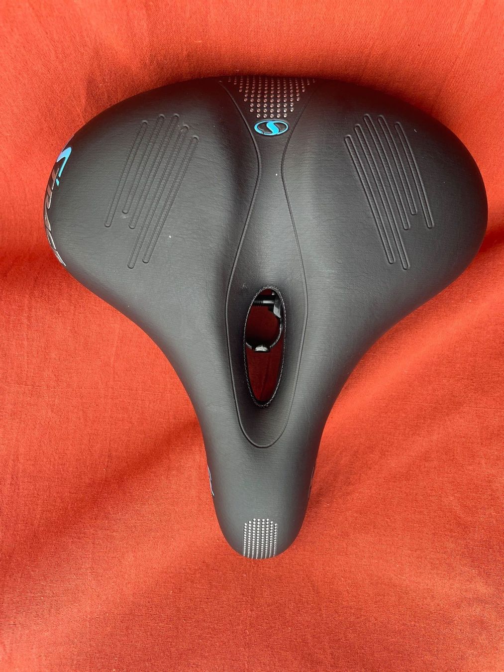 Pièces détachées: Fahrradsattel S-Trace Gel neu – Neuf (Voir description) à Luzern par nilabintang