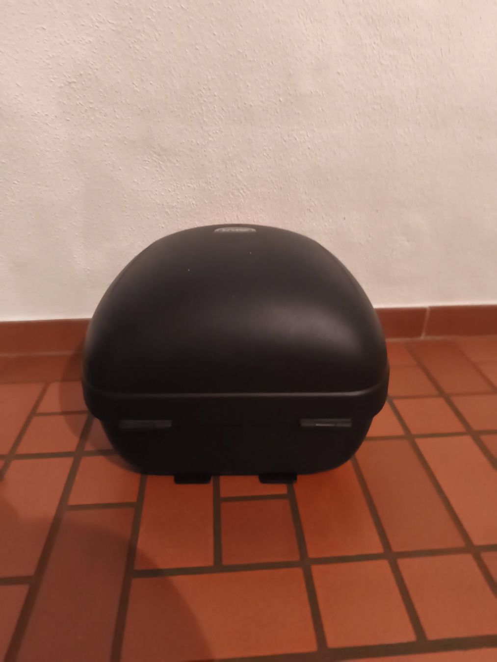 Givi Topcases: GIVI QBag Monolock Topcase Basic 28 – D'occasion à Kernenried par moguai82 5