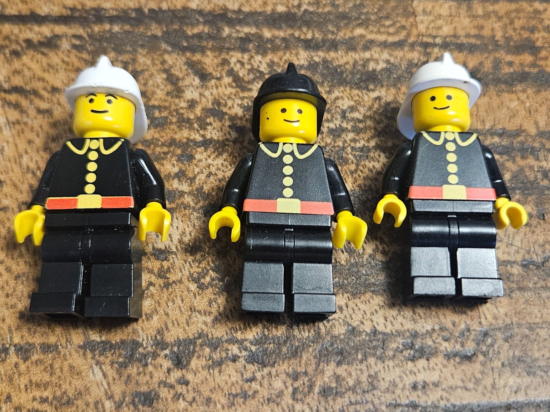 Lego Kit di costruzioni: lego lot de 3 figurines – Usato da Confignon venduto da Ecrofigs