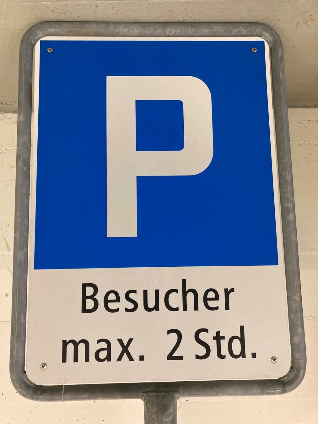 Insegne: Parkschild mit Stahlrohrrahmen – Usato da Au ZH venduto da Drecom
