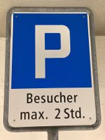 Parkschild mit Stahlrohrrahmen