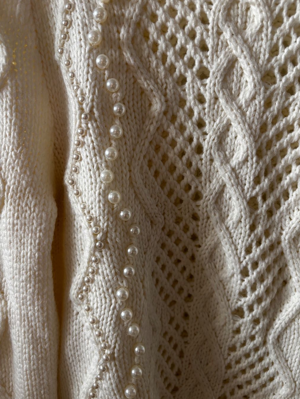 Guess Pullover & Sweatshirts: Guess Pullover Creme mit Perlen Grösse M gebraucht – Gebraucht aus Malters von lau_5nv2 3