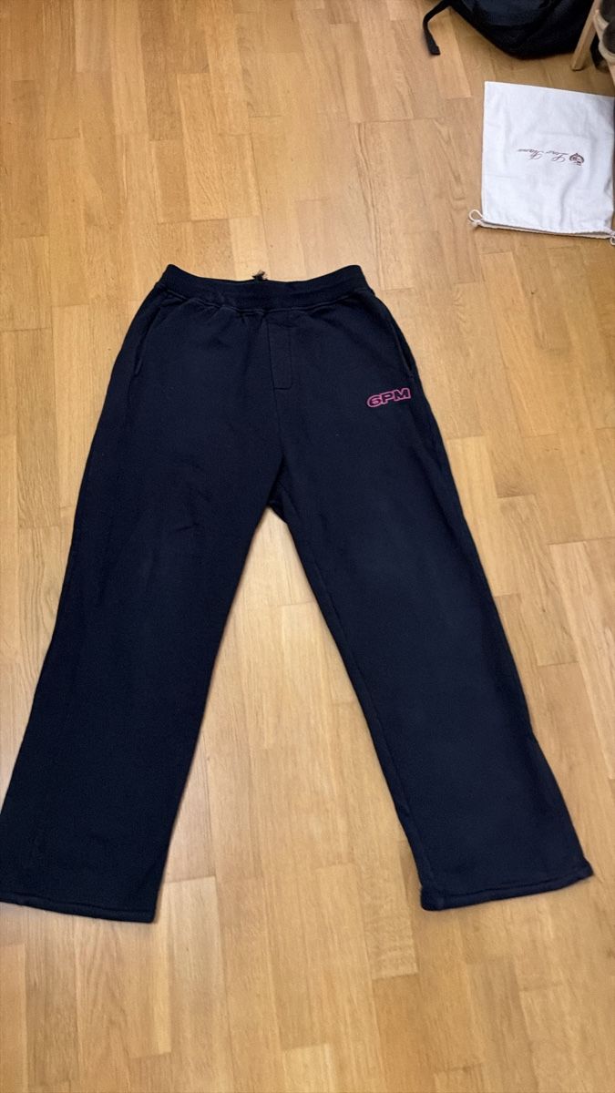 6PM Pantaloni: 6PM exklusive Trainerhose – Usato da Basel venduto da nicolasschneeberger