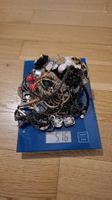 Lot de bijoux fantaisie et quelques pièces argent poids 516g