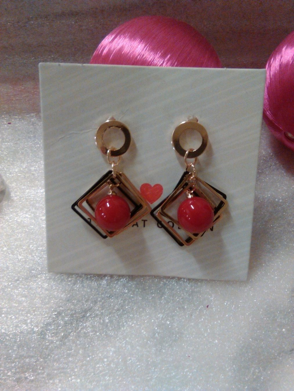 Boucles d'oreille: OHRRINGE MIT ROT KÜNSTLICHE PERLEN – Neuf (Voir description) à Basel par bijoutrie_4
