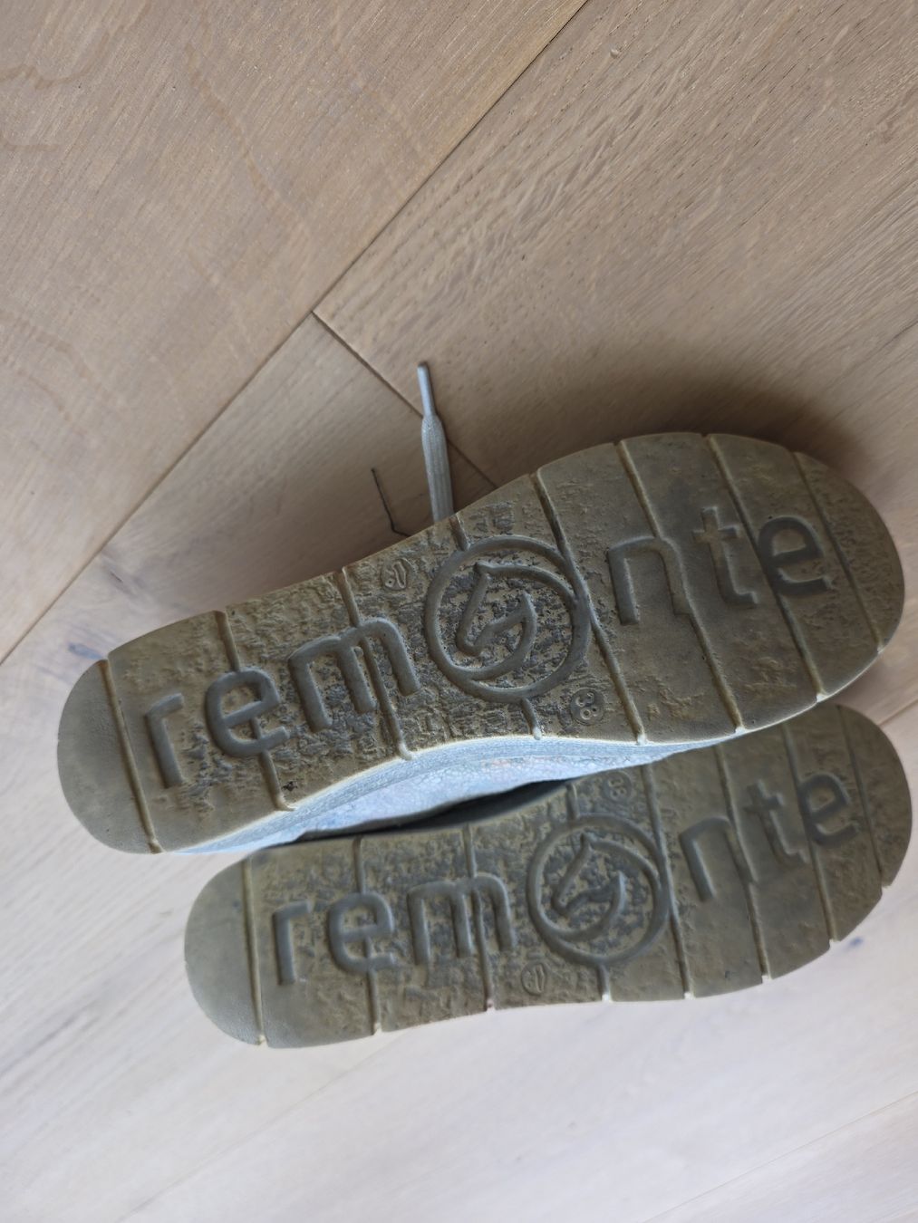 Scarpe da donna: Remonte Schuhe, Sneakers, Gr. 38, hell, gebraucht, Sommer – Usato da Kesswil venduto da mie_g89p 3