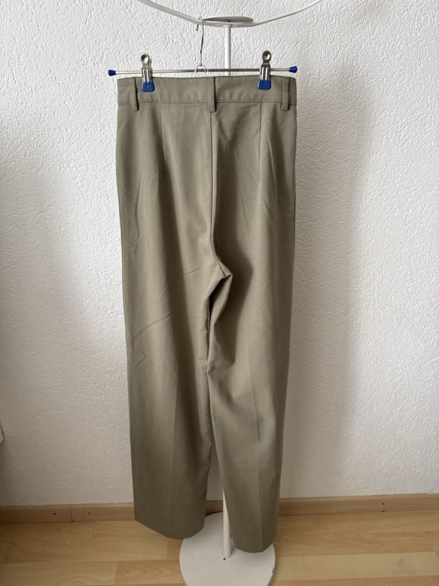 Pull&Bear Pantaloni: Pull&Bear Stoffhose XS, Khaki  – Usato da Thusis venduto da Rogru1 1