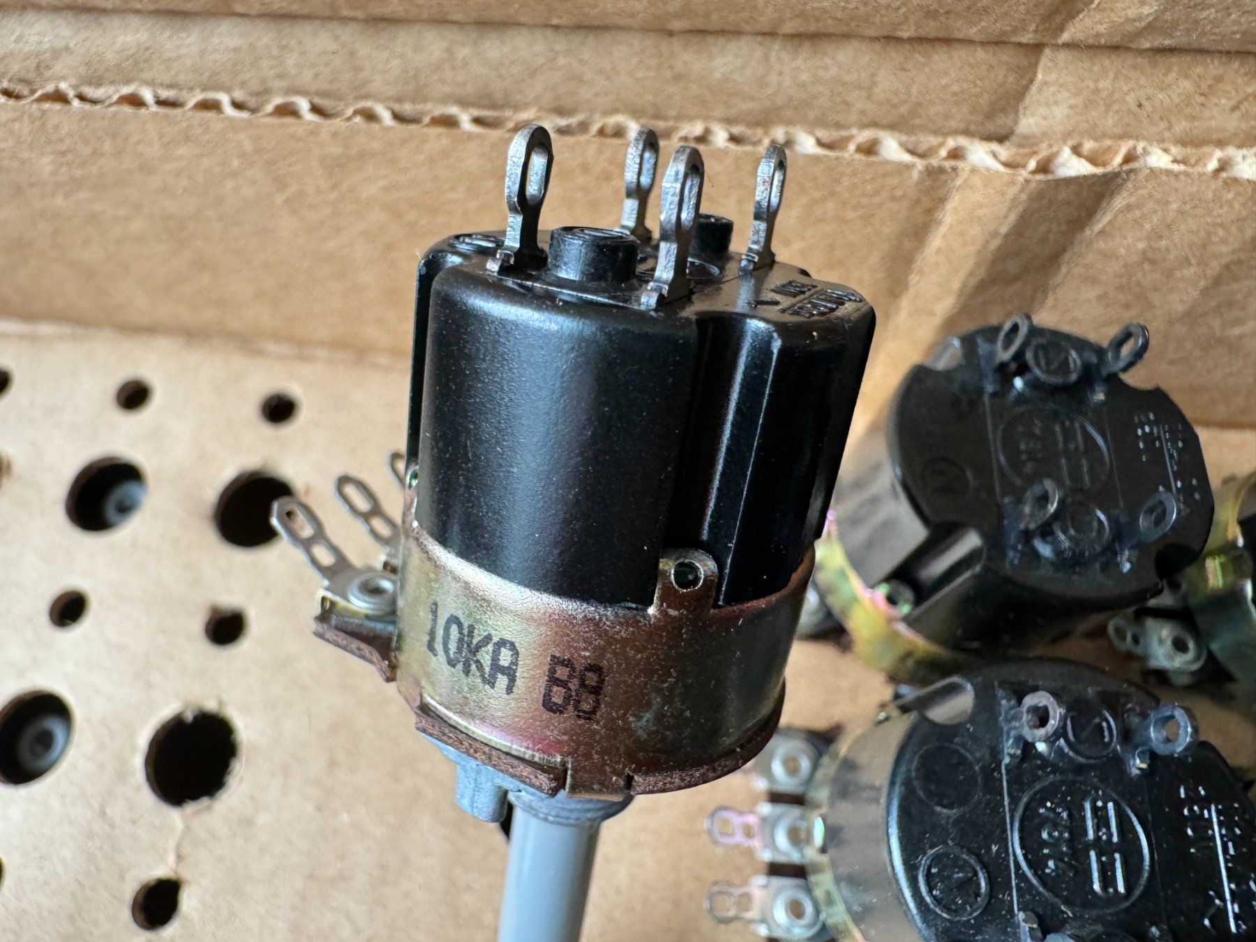 Philips Componenti elettronici: 2x PHILIPS Potentiometer Lin 10k Ohm & Switch Schalter 250v – Nuovo (secondo la descrizione) da Zürich venduto da Malco0 5