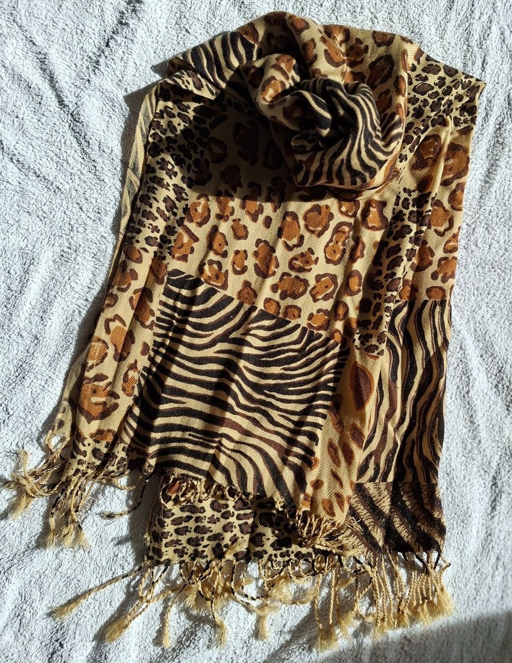 Foulard & Sciarpe: Anschmiegsamer Schal – Usato da Stäfa venduto da meridianum 3