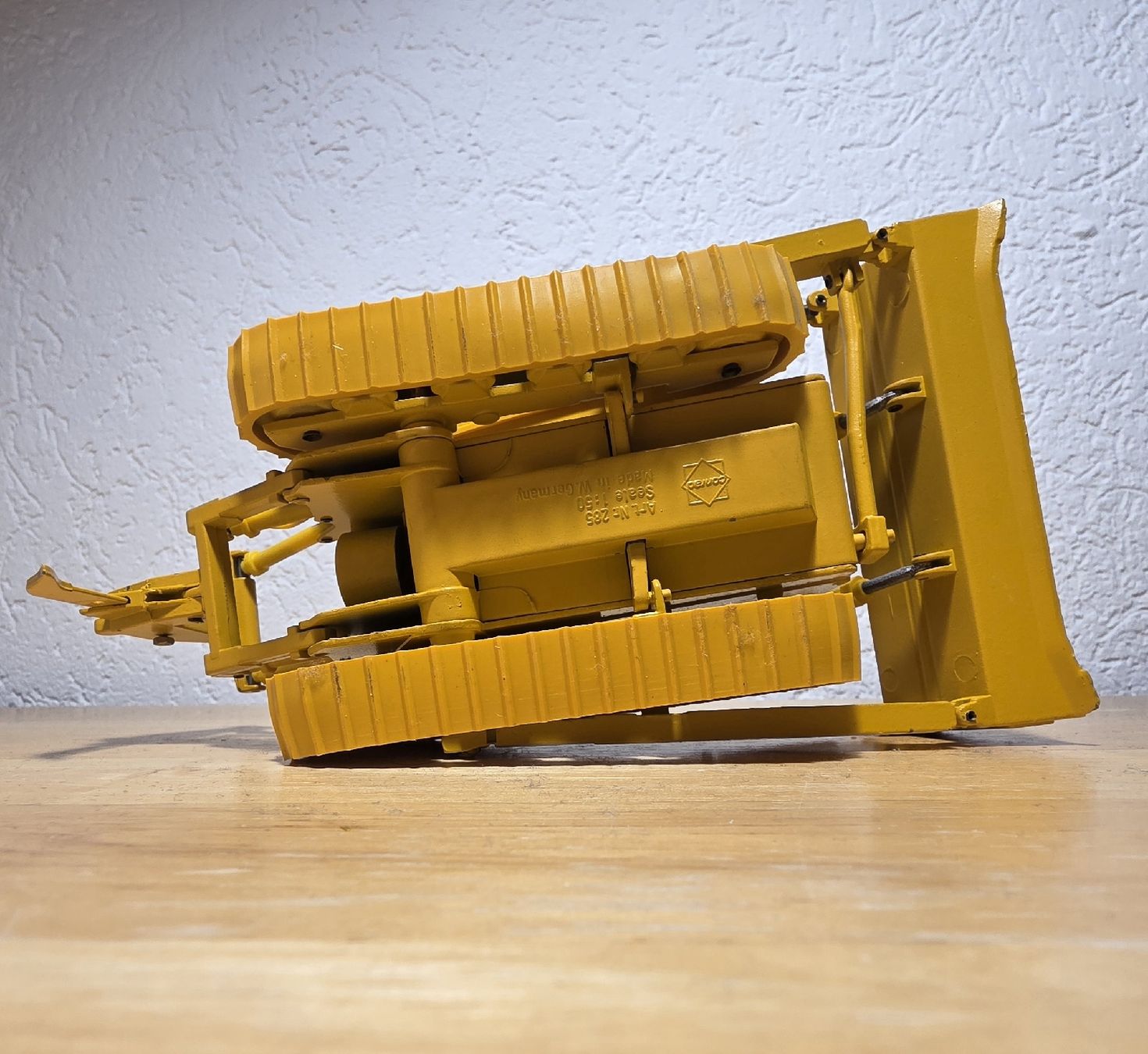 Caterpillar Escavatori: Caterpillar D10 Planierraupe – Usato da Männedorf venduto da Modellbau-wyss 5