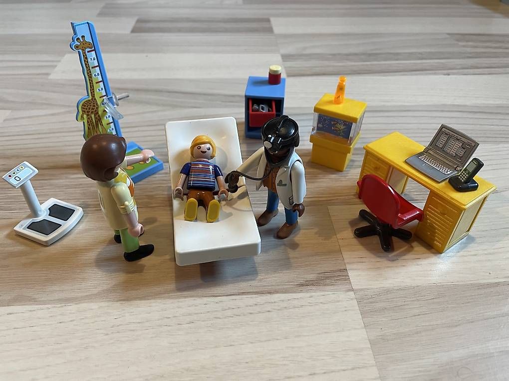 Playmobil Giocattoli: Playmobil 70034 pédiatre – Usato da Grattavache venduto da Benterra 1