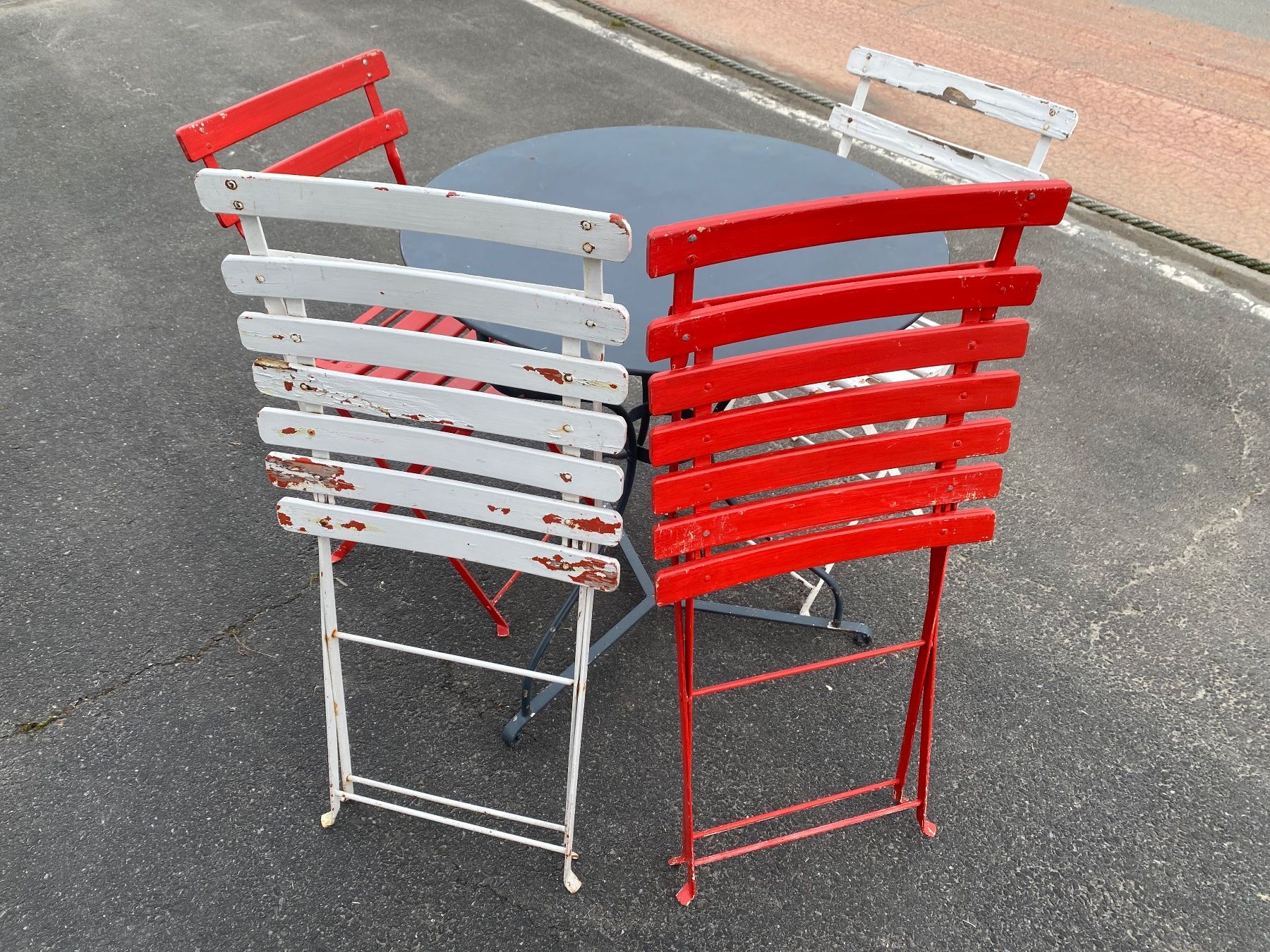 Tischset: Alter Bistrotisch mit 4 Stühlen, Balkon Set, Klappbar – Gebraucht aus Ballwil von ClassicGallery 9