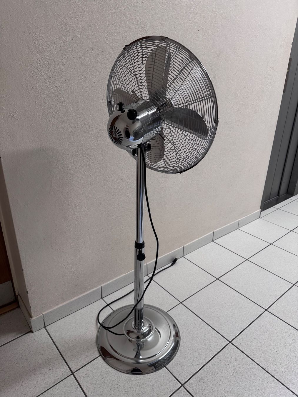 Ventilatori: Ventilateur sur pied Style Rétro Chromé – Usato da Genève venduto da k1164 2