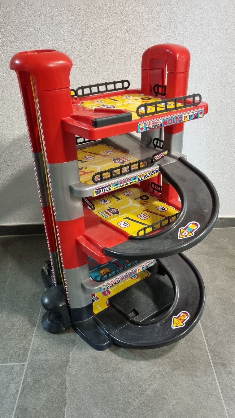 Spielzeuge: Auto-Garage Spielzeug – Gebraucht aus Herrliberg von FannyZ 1