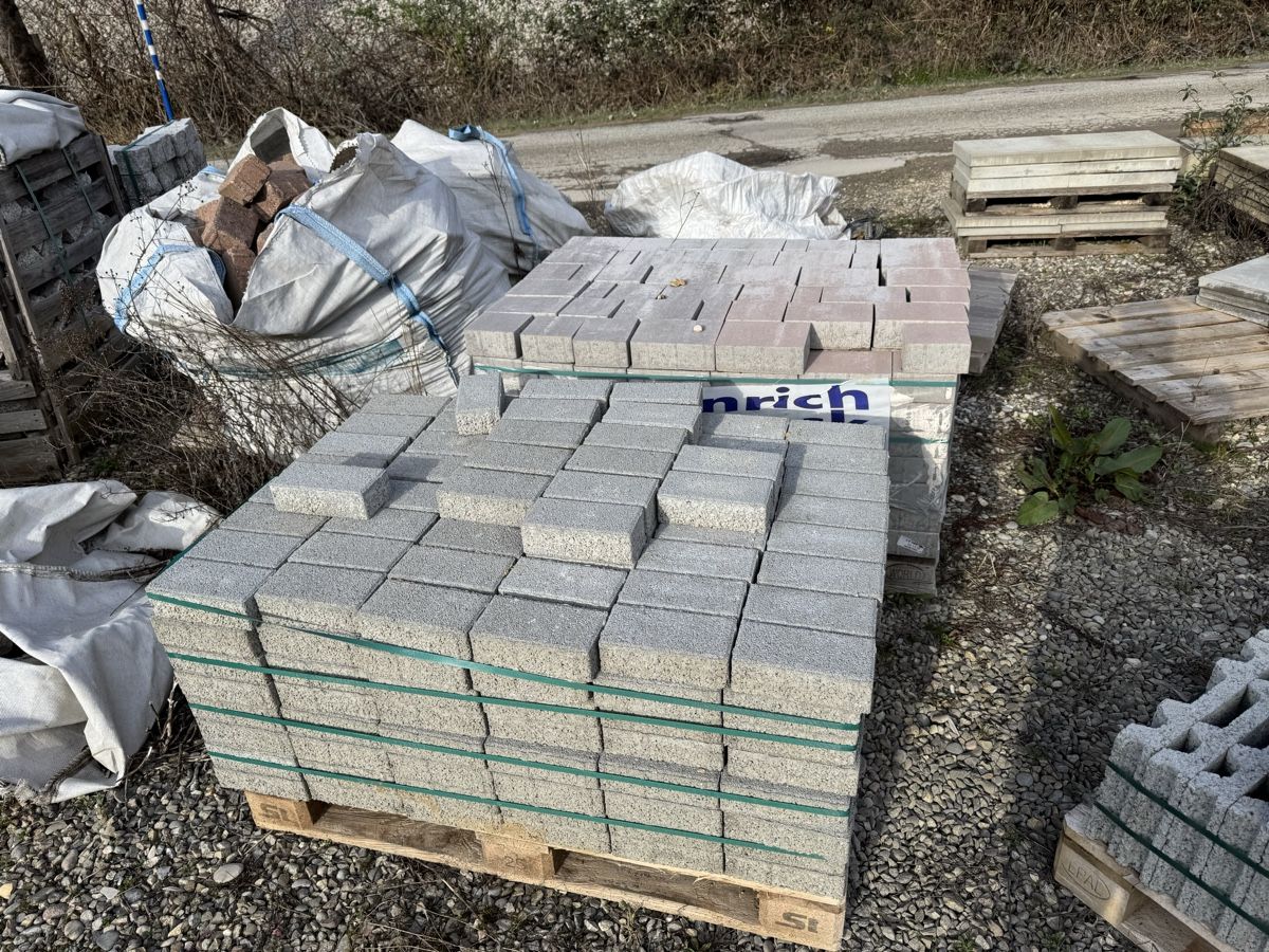 Rivestimenti per pavimenti: Diverse Betonbodenbeläge – Nuovo (secondo la descrizione) da Aesch BL venduto da strawberry. 2