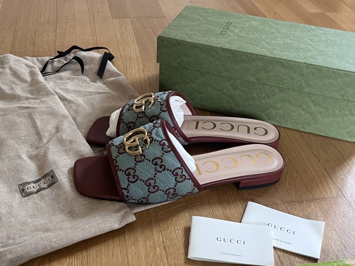 Gucci Scarpe da donna: GUCCI  GG matelassé canvas flat sandals – Nuovo e nell'imballaggio originale da Zürich venduto da Lifestyle1 1