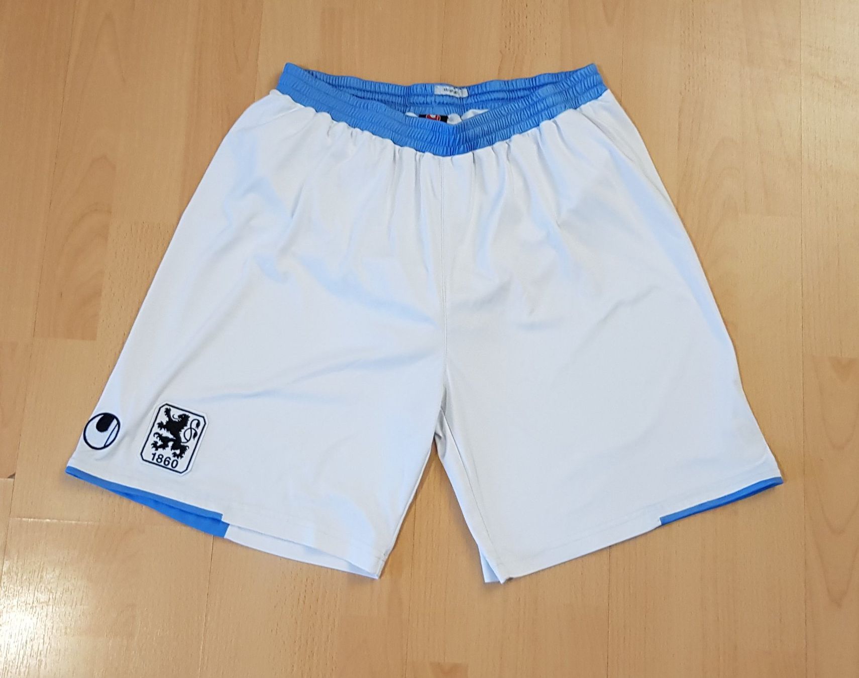 Pantaloni: TSV München 1860 retro Uhlsport Shorts, Grosse L – Usato da Le Mouret venduto da Pantini