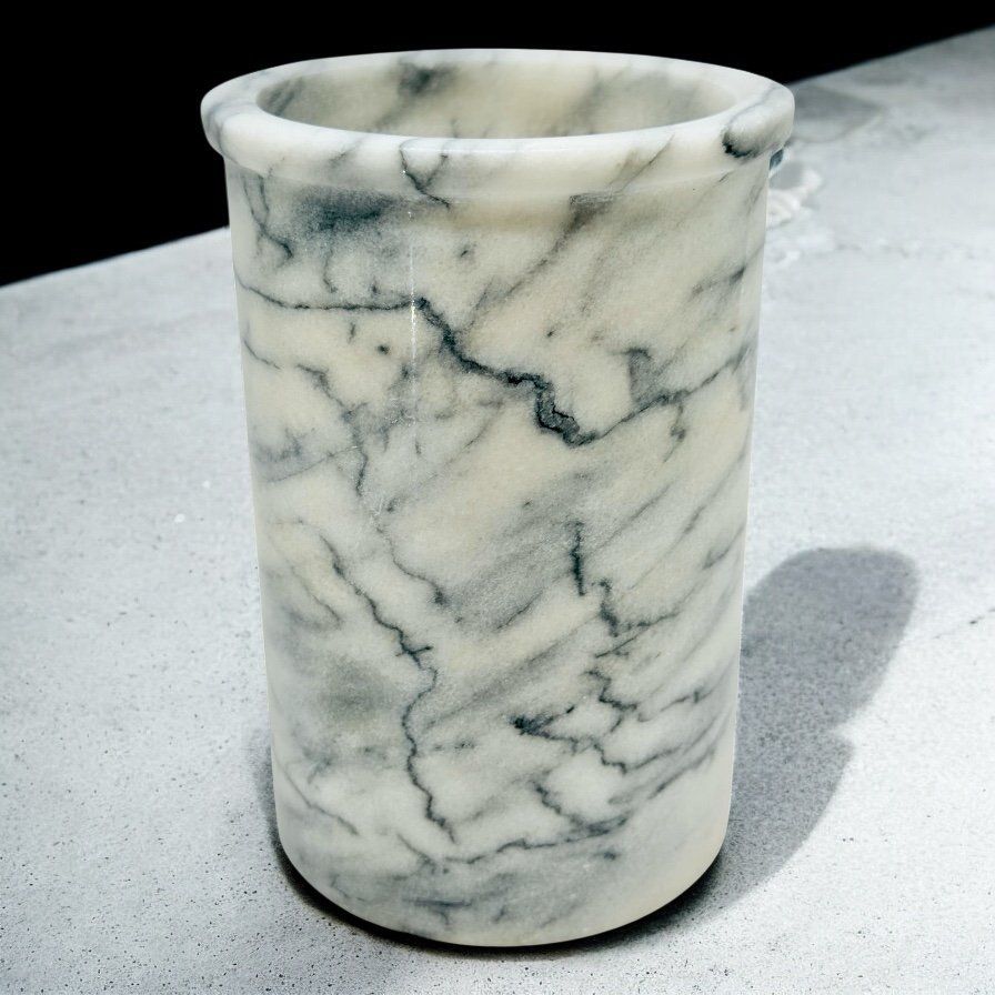 Vase & Récipients: Superbe vase en marbre véritable – D'occasion à Morges par deco.vintage