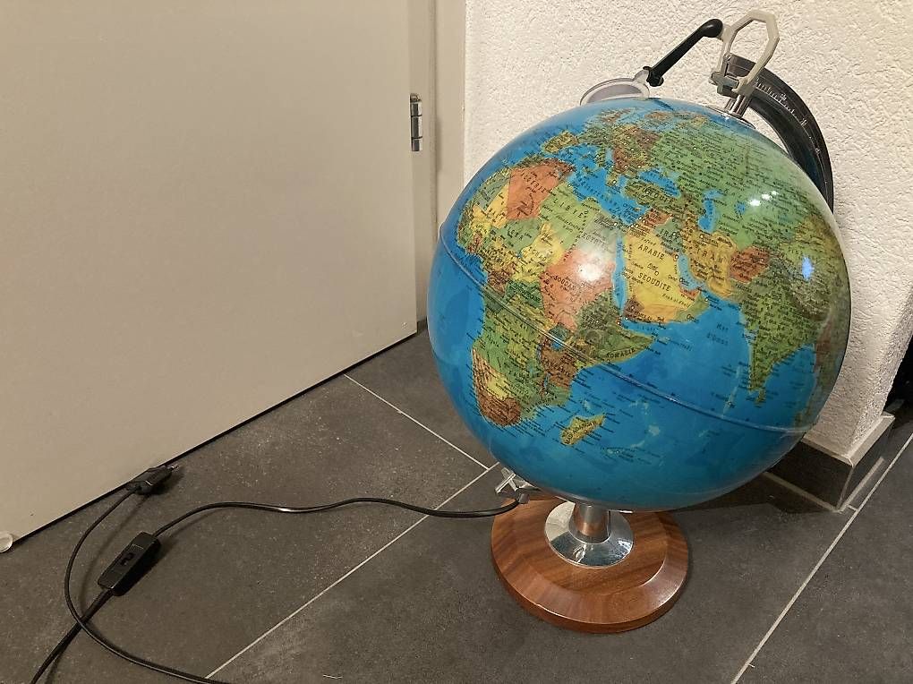 Lampen: Mappemonde (lampe) – Gebraucht aus Vevey von yvanschulz