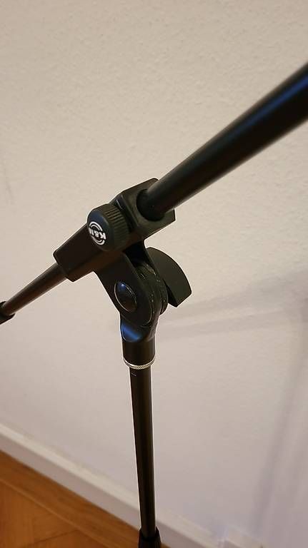 König & Meyer Supporti per strumenti musicali & leggii: Pied de micro K&M à perche - trépied, réglable – Usato da La Conversion venduto da phil71x 1