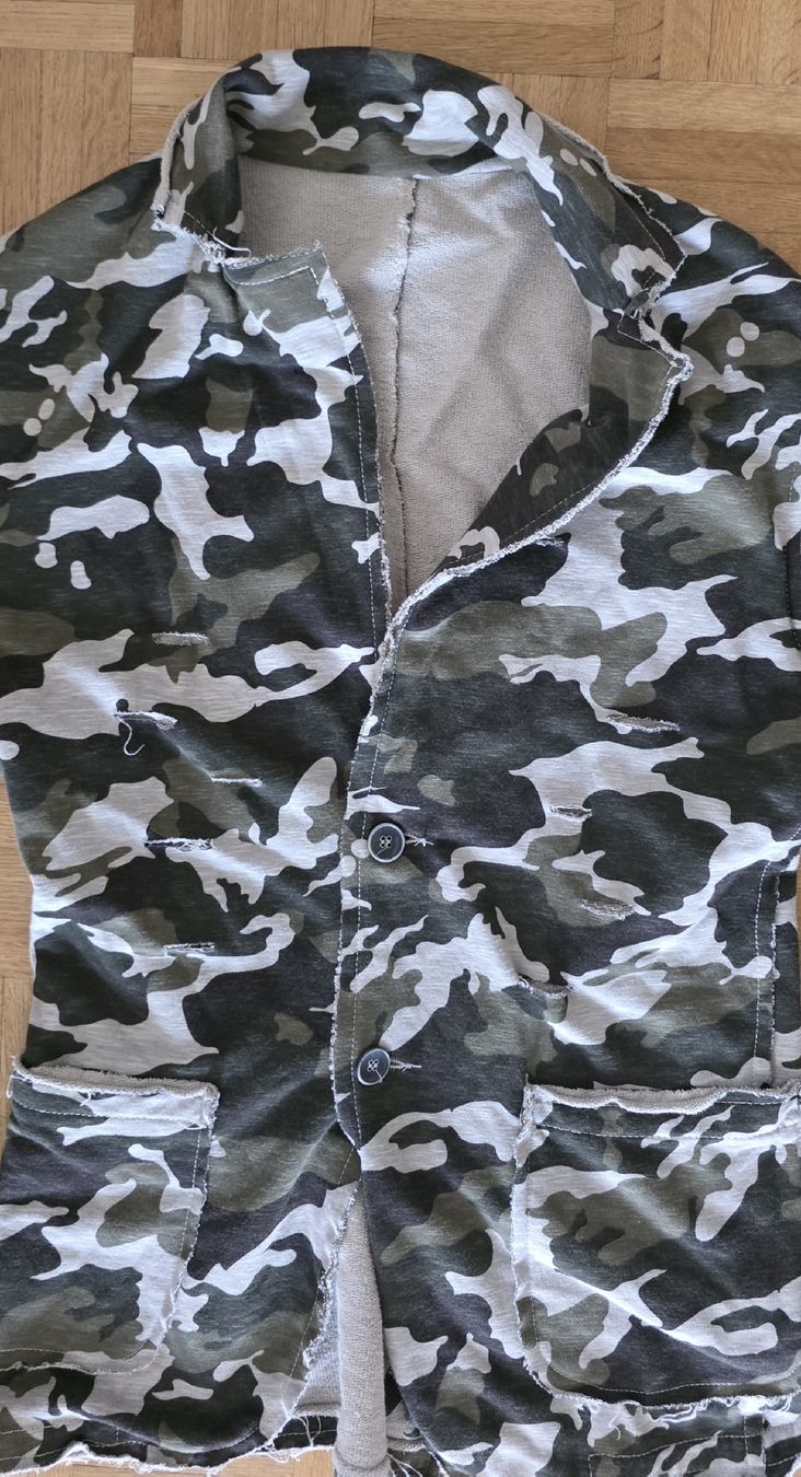 Vestes: veste motif militaire coton – D'occasion à Yverdon-les-Bains par van_dq65 2