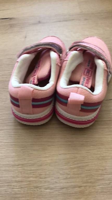 Scarpe per ragazze: Turnschuhe Gr.24 Neuwertig – Usato da Oberbuchsiten venduto da etr_2jg5 2