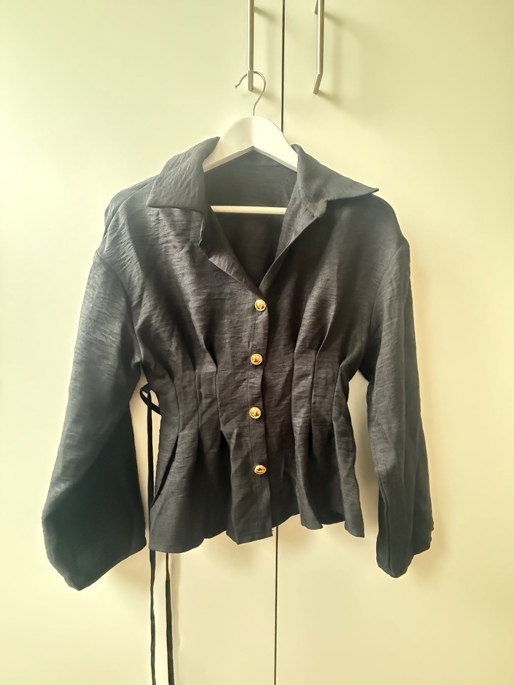 Chemisiers: Schwarze Bluse Neu – Neuf avec emballage d'origine à Goldach par jil_vnd8