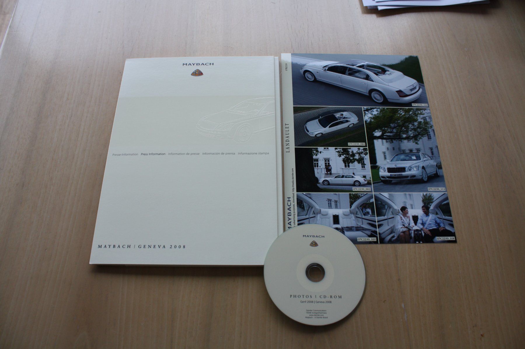 Maybach Documenti: Maybach Landaulet Pressemappe/CD Genf 2008 – Usato da Wikon venduto da erwin400