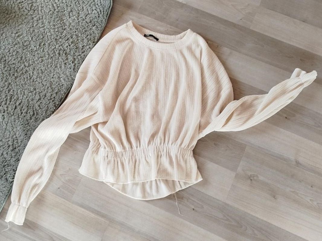 Zara Maglioni & Felpe: Creme Peplum Pullover von Zara, Grösse M – Usato da Ringgenberg BE venduto da Vinyl.Love 1