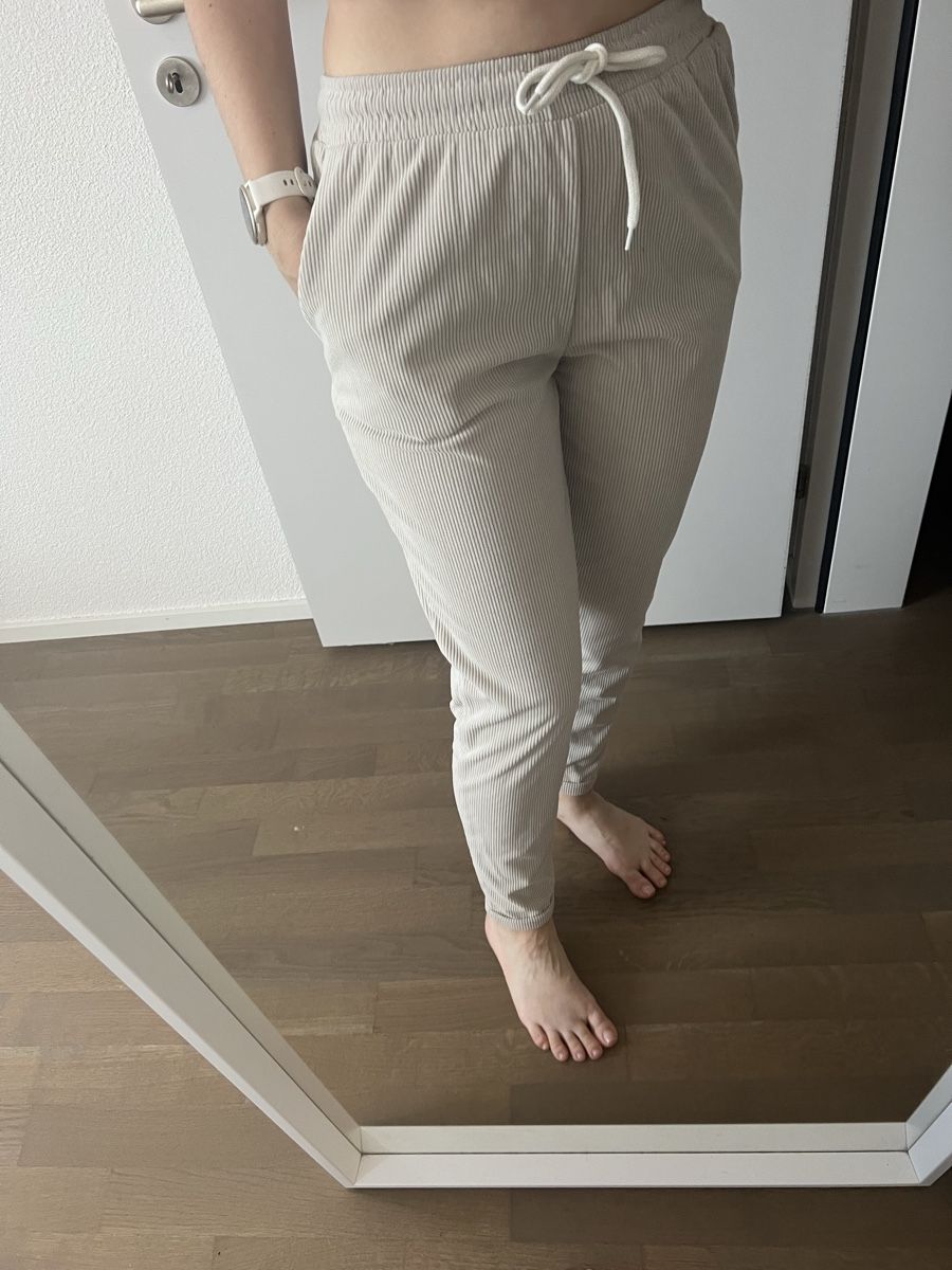 Pantaloni: Damen Hose gerippt – Usato da Kriens venduto da Luzernerin_K 1