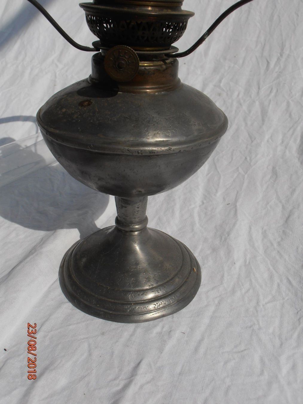 Lampade: antike Petrol Lampe mit Glaszylinder – Usato da Bischofszell venduto da Museumscafe 5