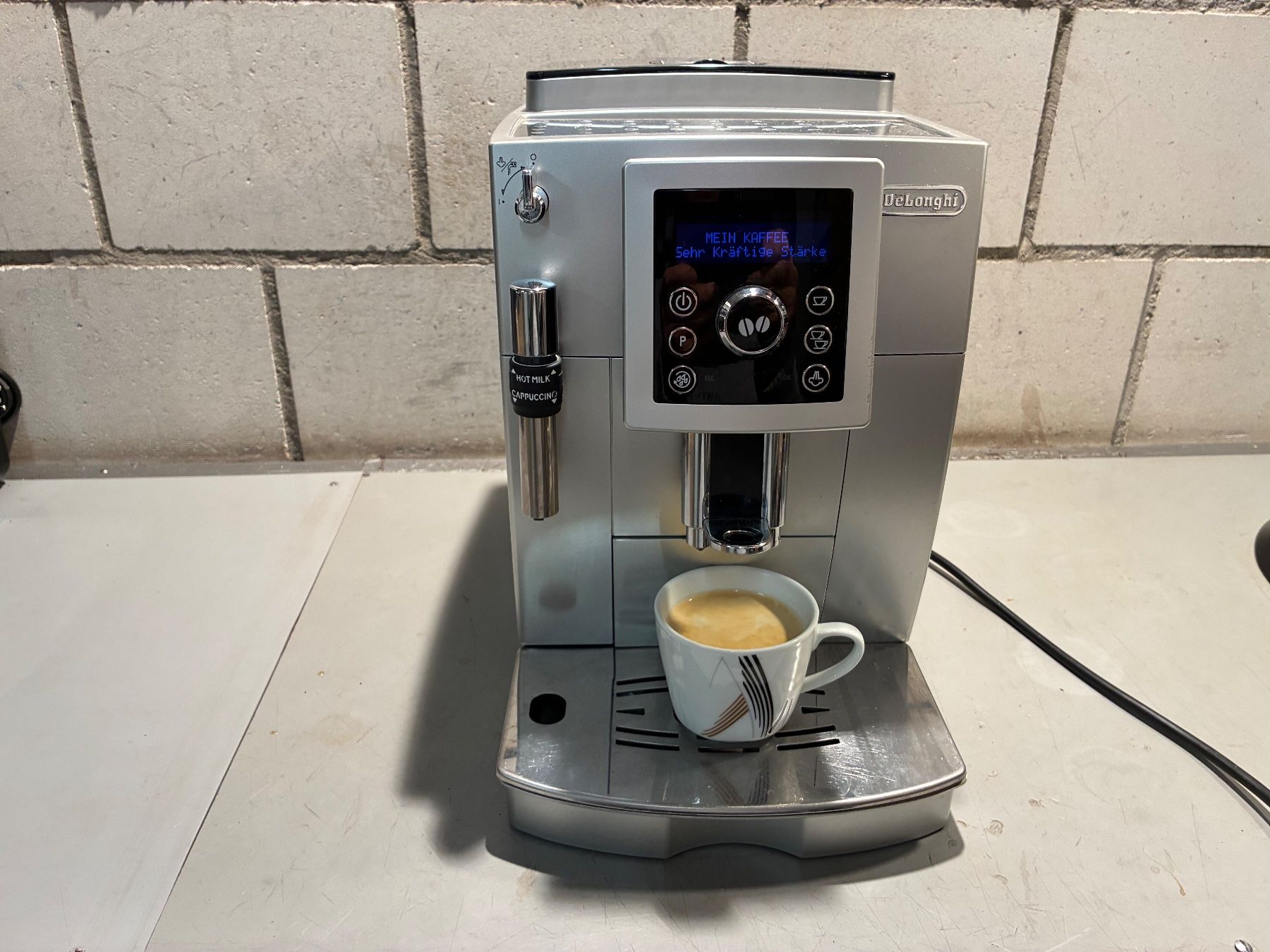 De'Longhi Kaffeemaschinen & Espressomaschinen: Delonghi mit 3 Mt. Garantie – Gebraucht aus Hendschiken von zkos 2