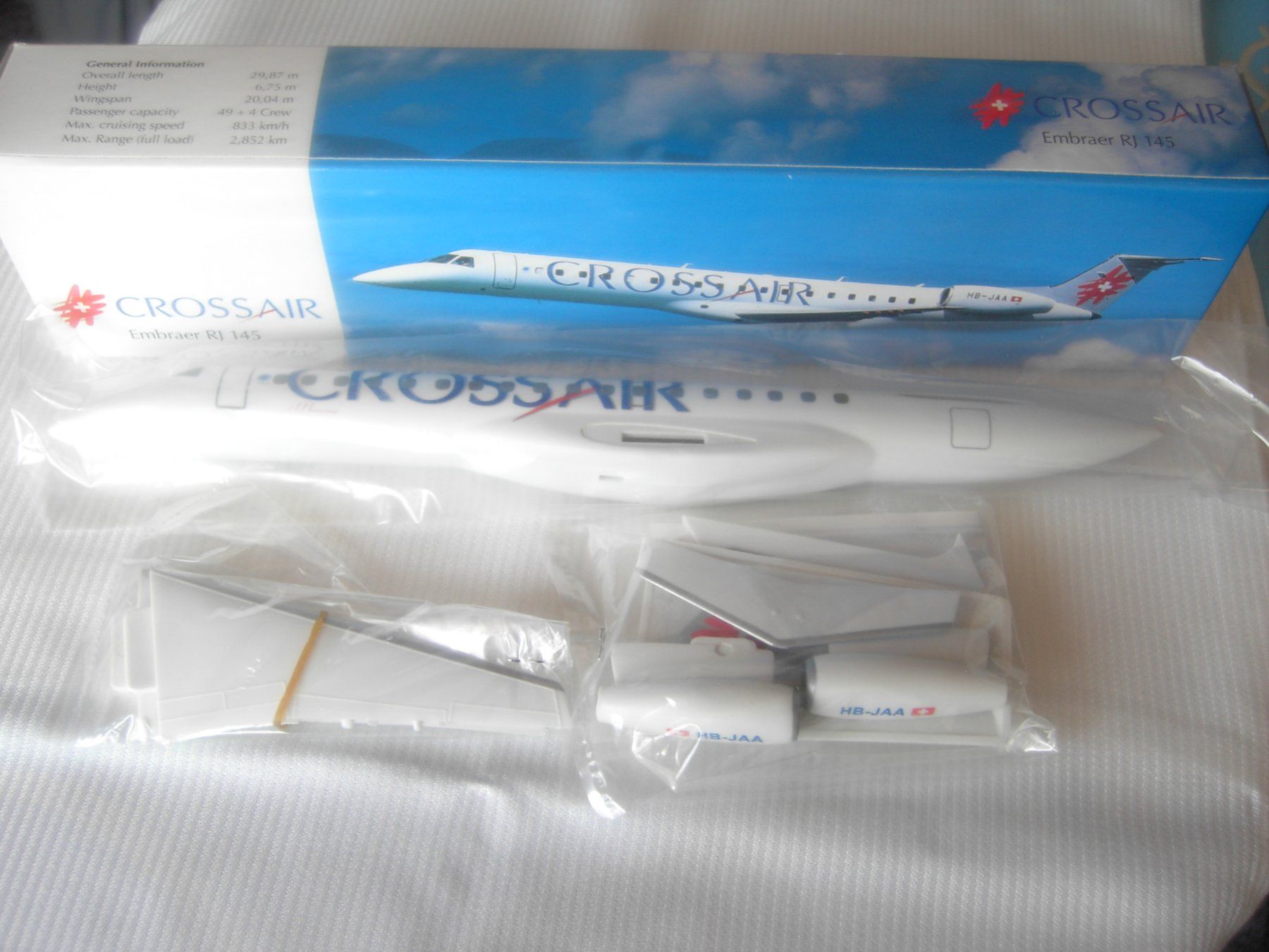 Crossair Kit di modellismo & Modellini statici: Crossair Embraer RJ 145 Modell – Nuovo e nell'imballaggio originale da Neuhausen a/Rhf venduto da phantong 1