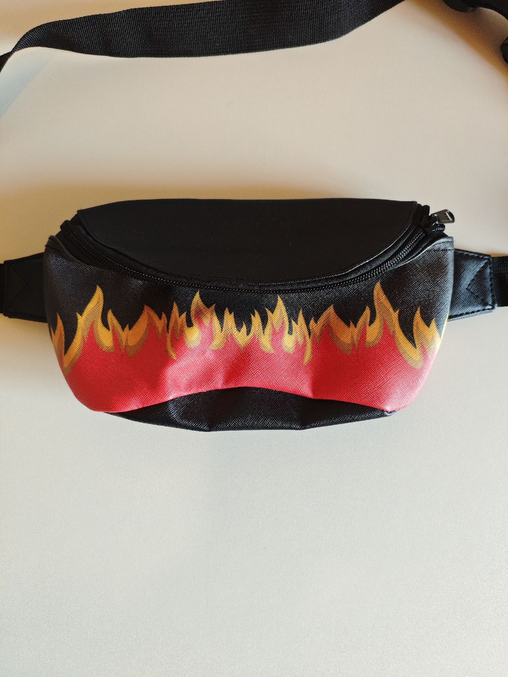 Borse: Bauchtasche mit Flammenmuster – Usato da Unterstammheim venduto da and_kj2n 1