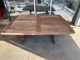 Grosser Gartentisch zu verschenken