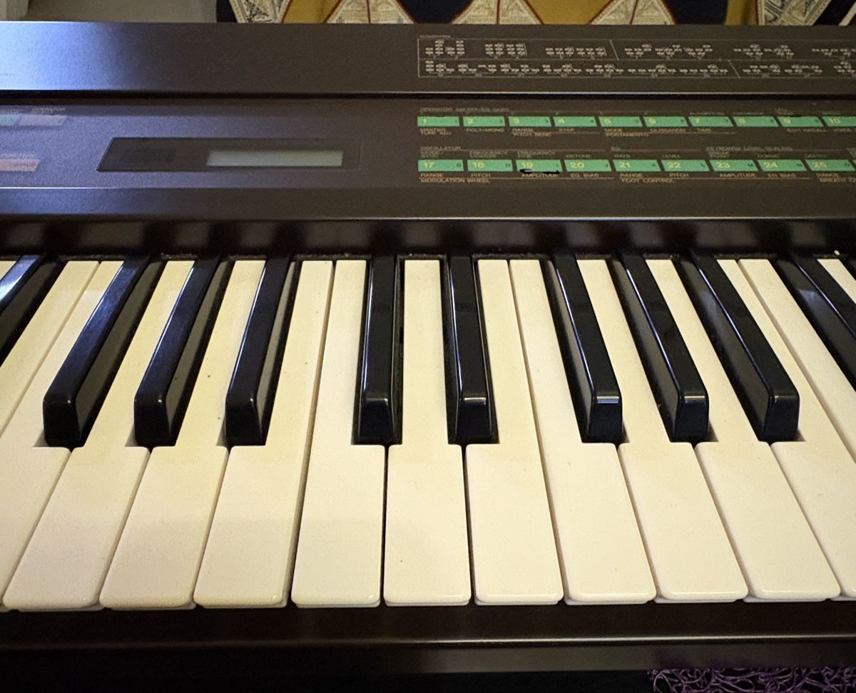 Yamaha Strumenti musicali: Clavier Yamaha DX7, Synthétiseur – Usato da Porrentruy venduto da qwentoz 7