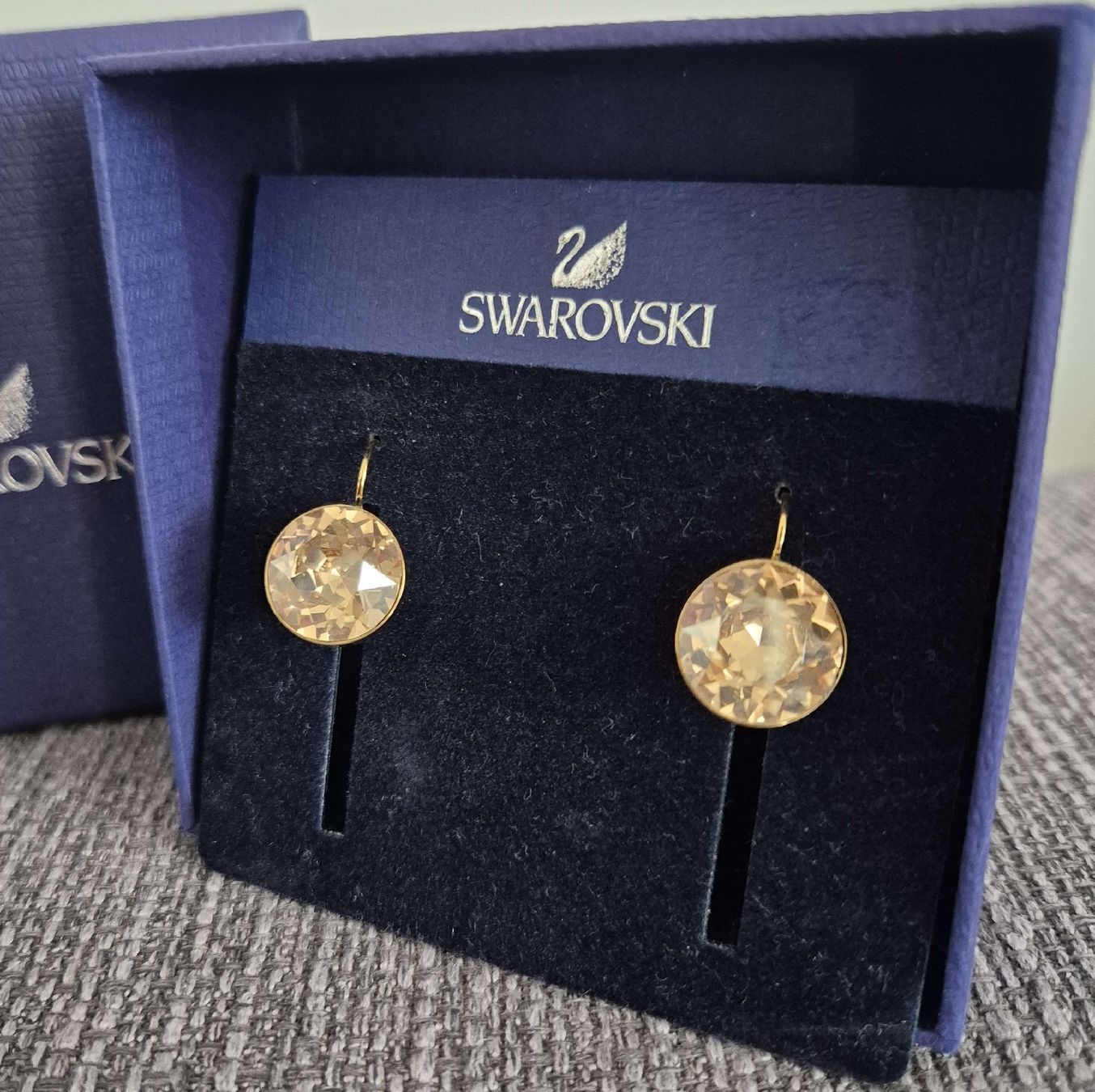 Swarovski Ohrringe & -stecker: Swarovski Ohrringe goldfarben – Gebraucht aus Wetzikon ZH von mar_8jrl 6
