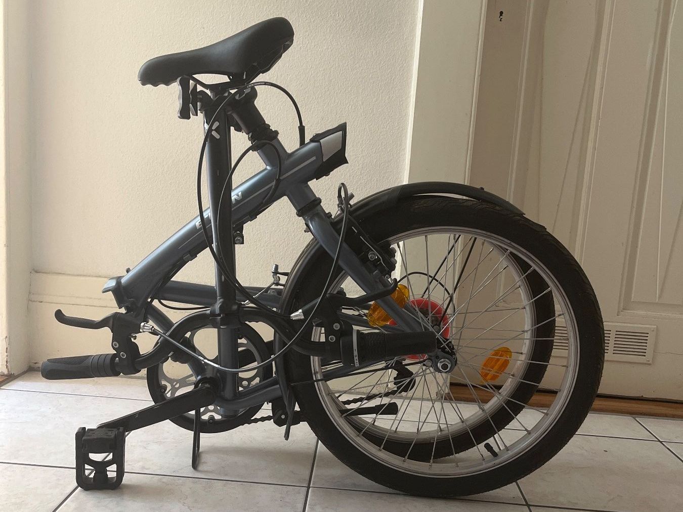 Decathlon Velos: Vélo pliant B'Twin Tilt 120 – Neu (gemäss Beschreibung) aus Vevey von Chrysil 1